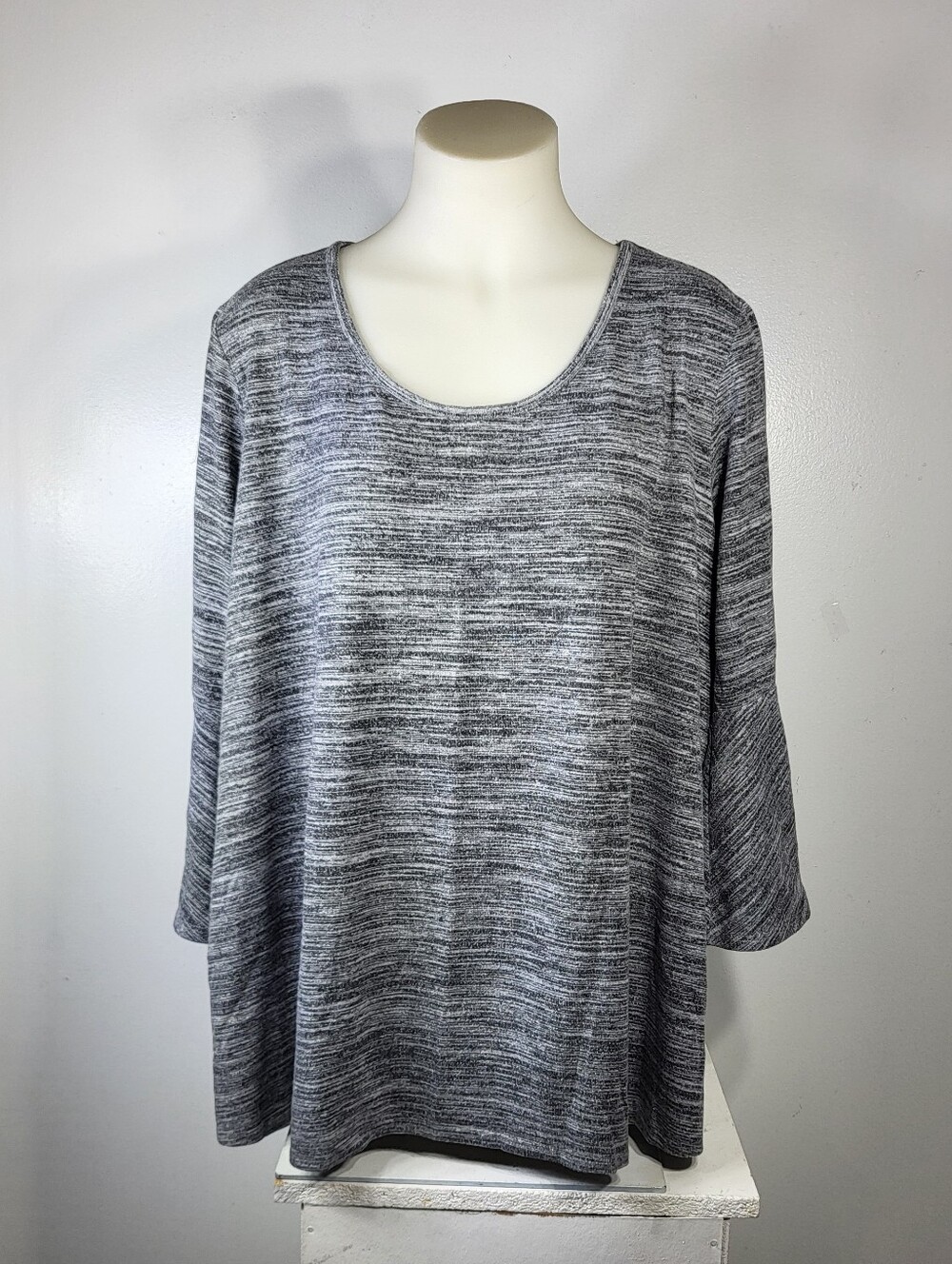 Cato Grey Bell Sleeve Top Sz 22/24W - Picture 2 of 8